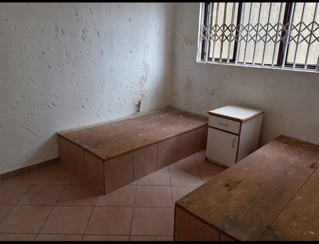 2 BEDROOM APARTMENT FOR SALE IN LAWRENCE ROCKS